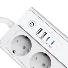Detalle del botón de los puertos USB-A y USB-C de la regleta inteligente Tuya