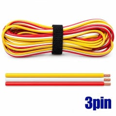 Mit einem Klettband zusammengebundenes Bündel eines 3-adrigen Flachkabels mit roten, weißen und gelben Leitern