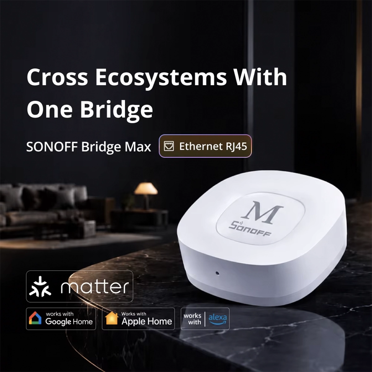 Un Sonoff Bridge Max Bridge-M blanco sobre una mesa de mármol oscuro en una sala de estar moderna iluminada por la noche.